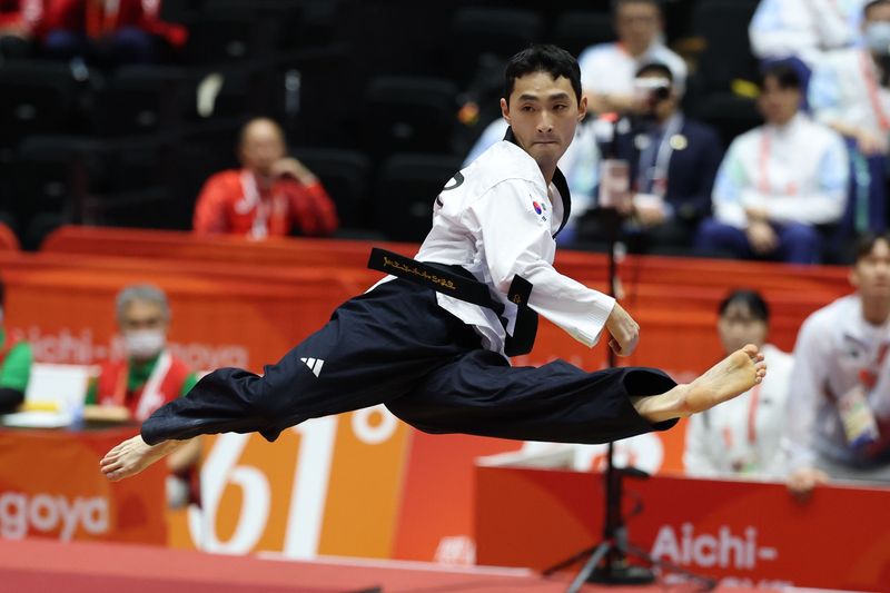 대한민국 윤규성이 1일 일본 도요하시 체육관에서 열린 2026 아이치·나고야 아시안게임 태권도 남자 개인 품새 결승전에서 경연을 펼치고 있다. 2026.10.1 ⓒ 뉴스1 안은나 기자
