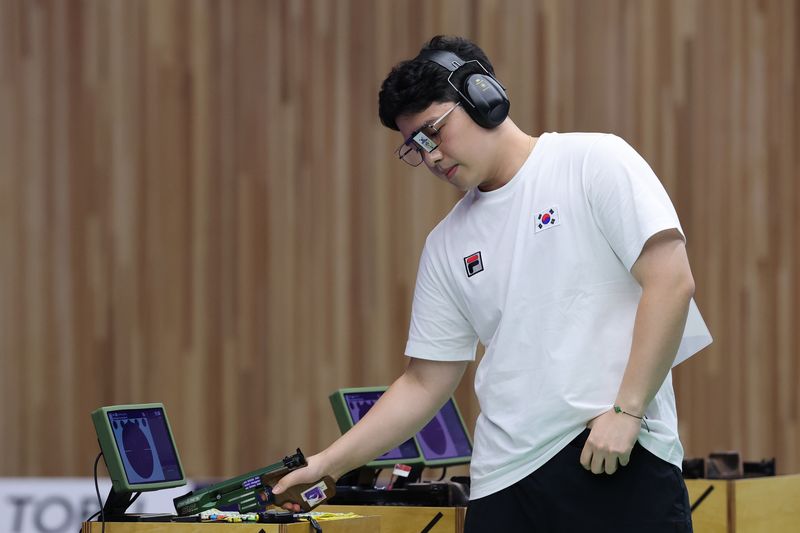 1일 일본 아이치현 종합사격장에서 열린 2026 아이치·나고야 아시안게임 사격 남자 25ｍ 속사권총 개인전 결선. 한국 윤서영이 사격을 준비하고 있다. 연합뉴스