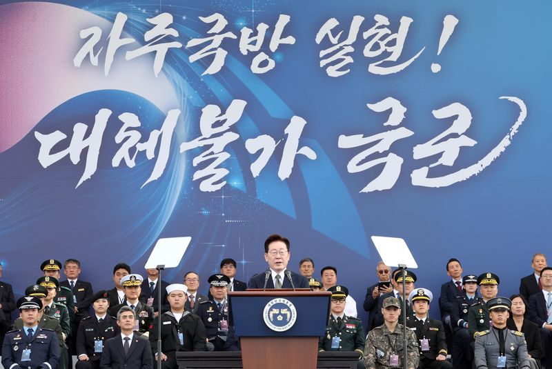 [계룡=뉴시스] 조성봉 기자 = 이재명 대통령이 1일 충남 계룡대 활주로에서 열린 제78회 국군의 날 기념식에서 기념사를 하고 있다.2026.10.01. suncho21@newsis.com