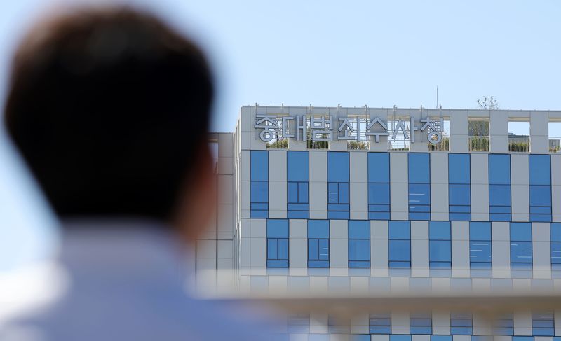 [서울=뉴시스] 홍효식 기자 = 중대범죄수사청 출범을 하루 앞둔 1일 서울 중구 중대범죄수사청 간판이 보이고 있다. 2026.10.01. yesphoto@newsis.com