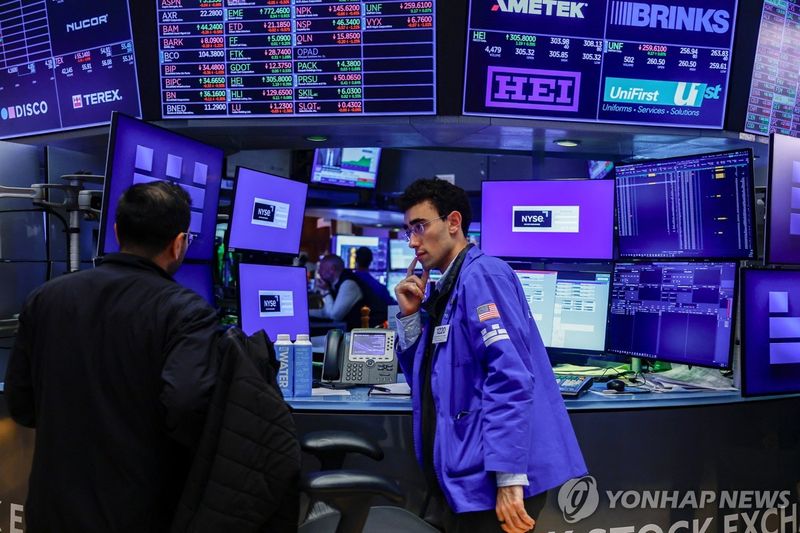 미국 뉴욕증권거래소(NYSE) 트레이더들 (출처=연합뉴스)
