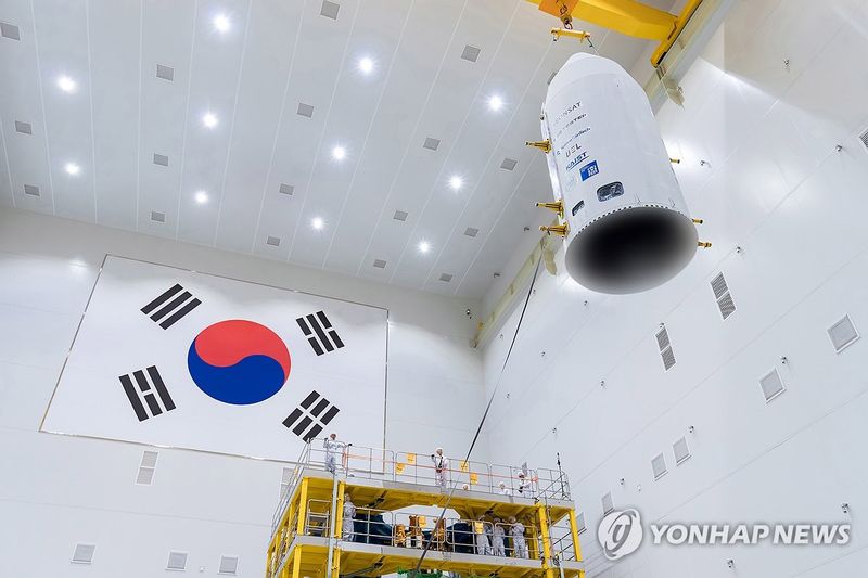 5차 발사 준비, 누리호 3단 페어링 결합 작업 공개 (출처=연합뉴스)