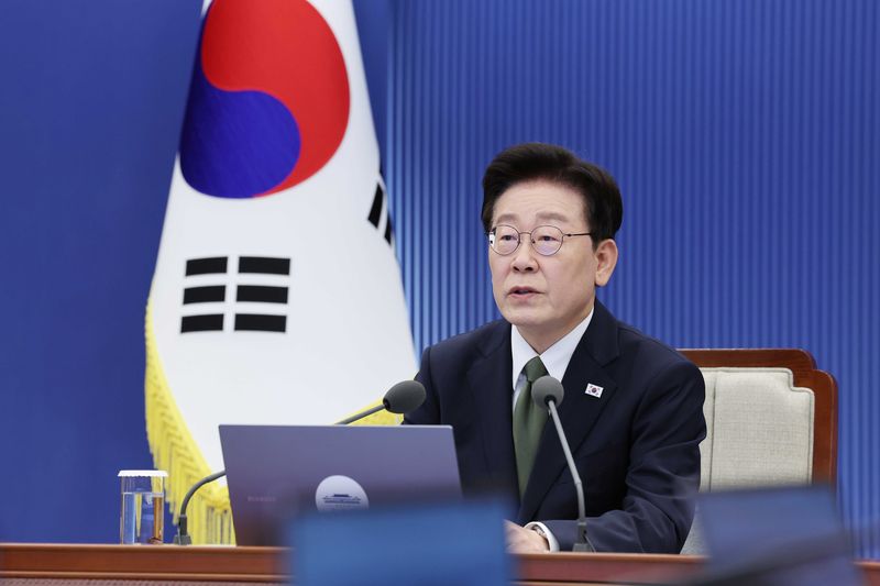이재명 대통령이 지난 1일 청와대에서 열린 수석 보좌관 회의에서 발언을 하고 있다. 뉴스1