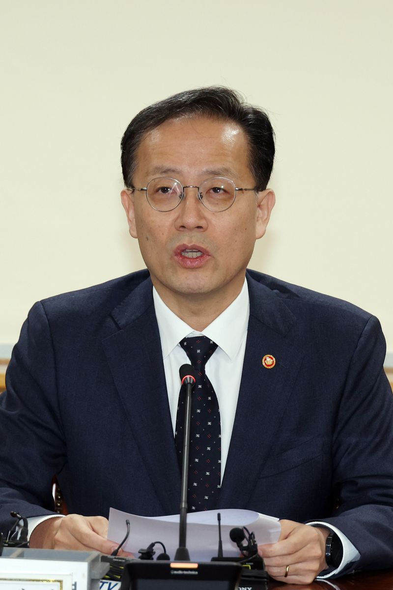 이형일 부총리 겸 재정경제부 장관이 2일 서울 중구 은행회관에서 열린 시장상황점검회의에서 발언하고 있다. 사진=서동일 기자