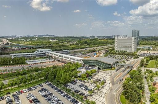 하나금융그룹이 2일 청라국제도시에서 청라 헤드쿼터 오프닝 행사를 개최하고 본격적인 업무에 돌입했다. 하나금융그룹 청라 헤드쿼터 전경.