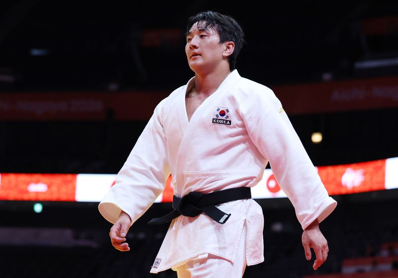 대한민국 이준환이 1일 일본 아이치 인터내셔널 아레나에서 열린 2026 아이치·나고야 아시안게임 남자 81kg급 준결승에서 일본 후지와라 소타로에게 패한 뒤 아쉬워하고 있다. 2026.10.1 ⓒ 뉴스1 김민지 기자