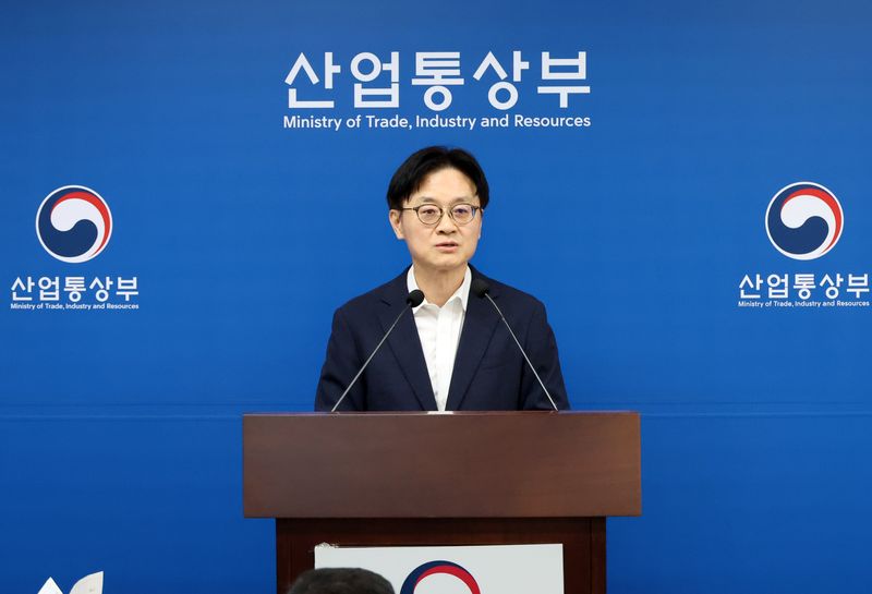 [세종=뉴시스] 배훈식 기자 = 김정관 산업통상부 장관이 1일 오후 세종시 정부세종청사에서 대미 투자 프로젝트 사후 브리핑을 하고 있다. 2026.10.01. dahora83@newsis.com