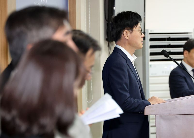 [세종=뉴시스] 배훈식 기자 = 김정관 산업통상부 장관이 1일 오후 세종시 정부세종청사에서 대미 투자 프로젝트 사후 브리핑을 하고 있다. 2026.10.01. dahora83@newsis.com