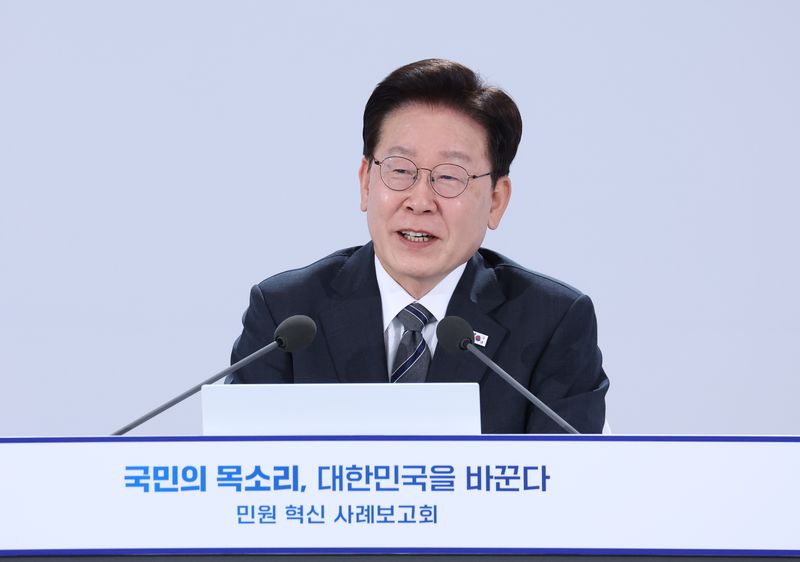 이재명 대통령이 지난 2일 세종특별자치시에서 열린 민원혁신 사례보고회에서 모두발언을 하고 있다. 청와대통신사진기자단
