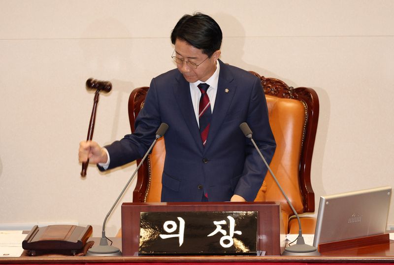 [서울=뉴시스] 고범준 기자 = 조정식 국회의장이 17일 서울 여의도 국회에서 열린 제439회 국회(정기회) 제9차 본회의에서 의사봉을 두드리고 있다. 2026.09.17. bjko@newsis.com