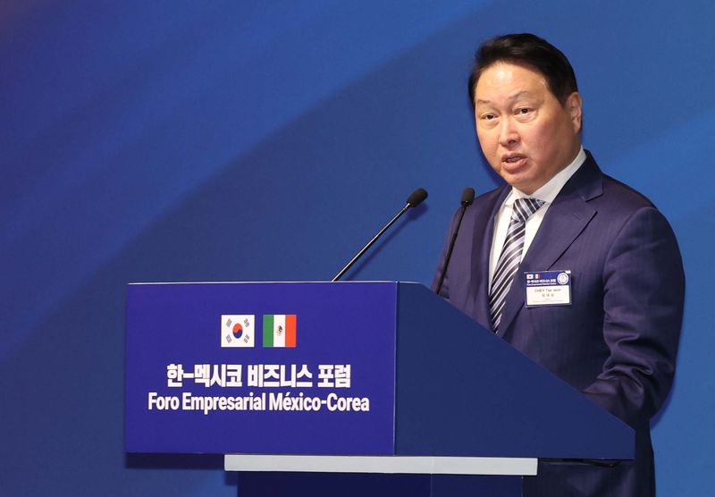 최태원 대한상공회의소 회장이 지난 25일(현지 시간) 멕시코 멕시코시티 세계무역센터(WTC)에서 열린 한-멕시코 비즈니스 포럼에서 환영사를 하고 있다. 뉴시스