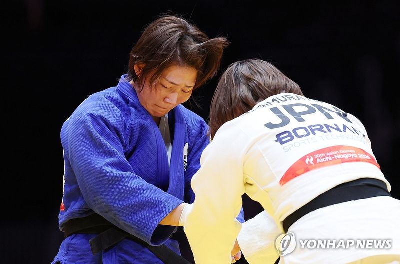 아쉬워하는 김민주 (출처=연합뉴스)