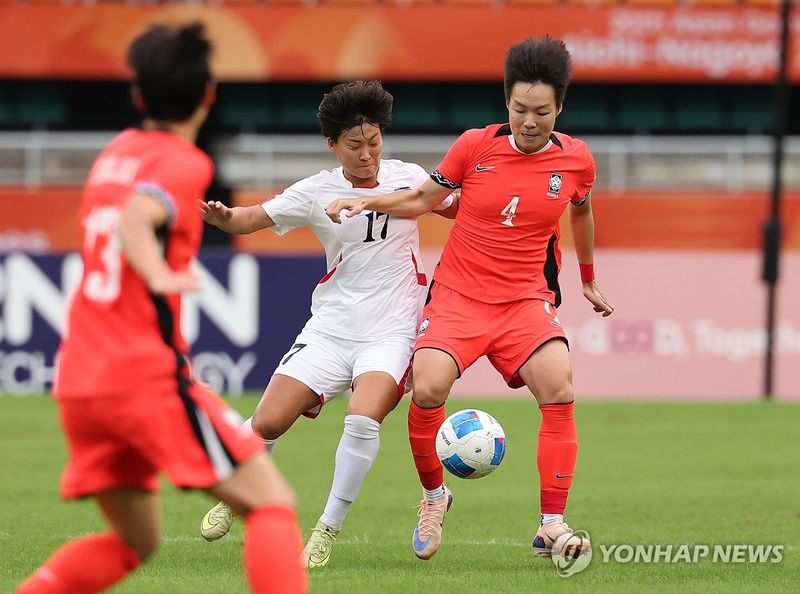 볼다툼 벌이는 남북 (출처=연합뉴스)