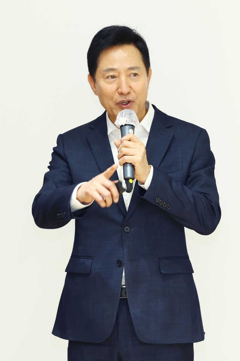 오세훈 서울시장이 지난 2일 오후 서울 용산구 국방컨벤션에서 열린 '더좋은대한민국포럼' 출범식 및 제1차 정기포럼에서 '삶의 질 특별시 서울'을 주제로 특별강연을 하고 있다. 연합뉴스