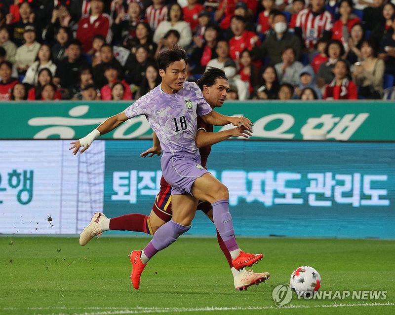 돌파하는 오현규 (출처=연합뉴스)