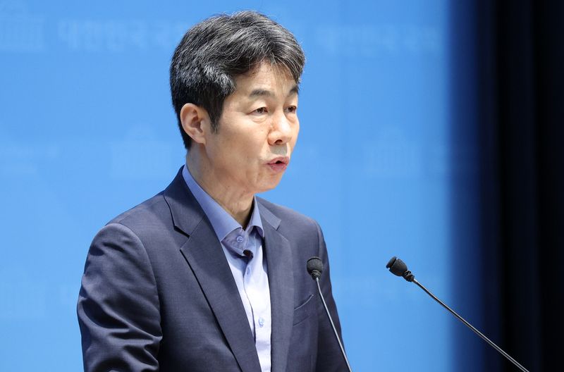 [서울=뉴시스] 고범준 기자 = 윤건영 더불어민주당 의원이 지난 8월19일 서울 여의도 국회 소통관에서 현안 관련 기자회견을 하고 있다. 2026.08.19. bjko@newsis.com