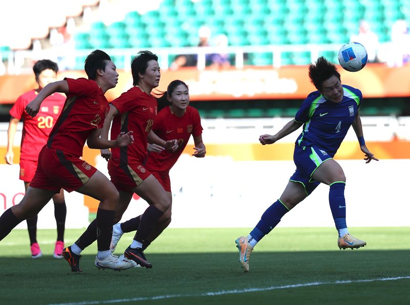 [후쿠로이=AP/뉴시스]여자축구, 중국 꺾고 8년 만에 아시안게임 동메달. 2026.10.02.