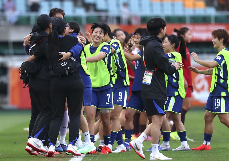 [후쿠로이=AP/뉴시스]여자축구, 중국 꺾고 8년 만에 아시안게임 동메달. 2026.10.02.
