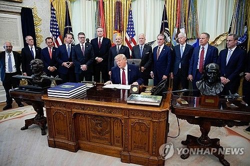 한국의 대미투자 프로젝트 발표하는 트럼프 (출처=연합뉴스)