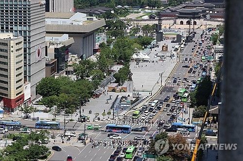서울 종로구 광화문 전경. 연합뉴스