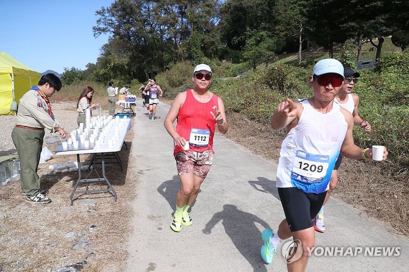 상쾌한 가을 바람 맞으며 (출처=연합뉴스)