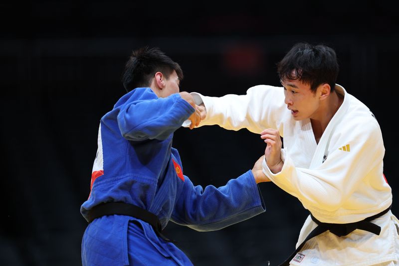 한국 안재홍이 1일 (현지 시간) 일본 아이치현 나고야시 아이치 인터네셔날 아레나에서 열린 2026 아이치·나고야 아시안게임 유도 남자 73kg급 16강 경기를 치르고 있다. 뉴시스