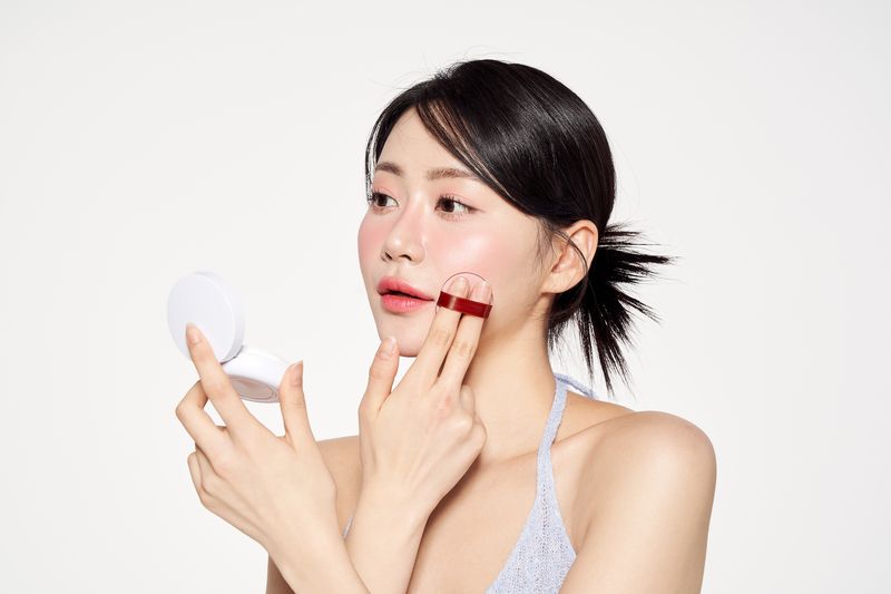 [서울=뉴시스] 아침저녁으로 일교차가 커지는 환절기에는 피부가 건조해서 당기거나 하얗게 들뜨고 붉게 뒤집히는 등 예민해지기 때문에 올바른 관리가 중요하다. (사진=유토이미지) 2026.10.03. photo@newsis.com