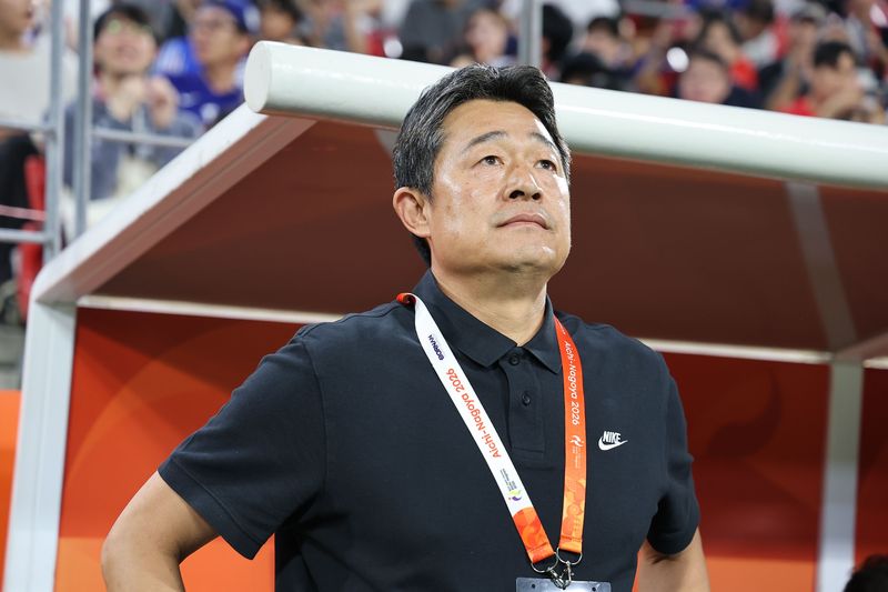 3일 일본 아이치현 도요타 스타디움에서 열린 2026 아이치·나고야 아시안게임 축구 결승전 대한민국과 일본의 경기, 대한민국 이민성 감독이 선수들을 지켜보고 있다. /사진=뉴스1