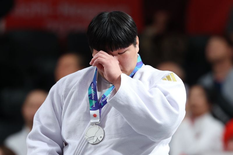 대한민국 이현지가 2일 일본 아이치 인터내셔널 아레나에서 열린 2026 아이치·나고야 아시안게임 유도 여자 78kg 초과급 시상식에서 은메달을 목에 걸고 눈물을 흘리고 있다. 2026.10.2 ⓒ 뉴스1 안은나 기자