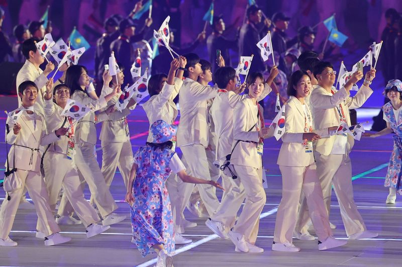 대한민국 선수단이 19일 오후 일본 나고야 팔로마 미즈호 스타디움에서 열린 2026 아이치·나고야 아시안게임 개회식에 입장하고 있다. 2026.9.19 ⓒ 뉴스1 안은나 기자
