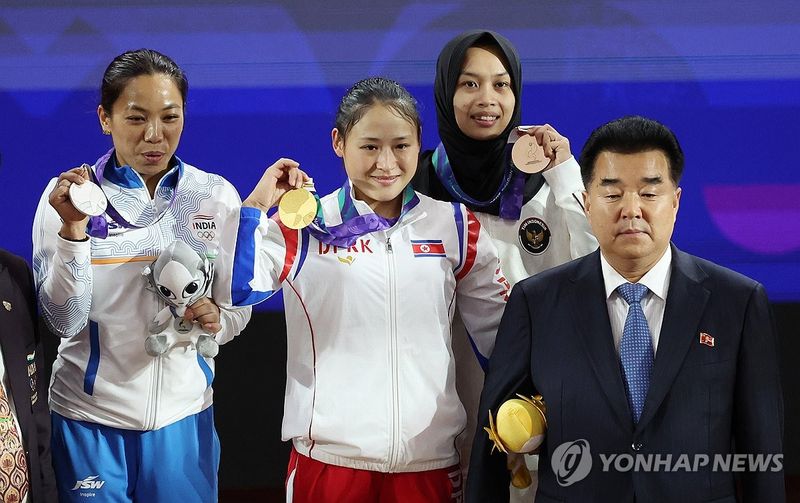 금메달 획득하는 북한 리성금 (출처=연합뉴스)