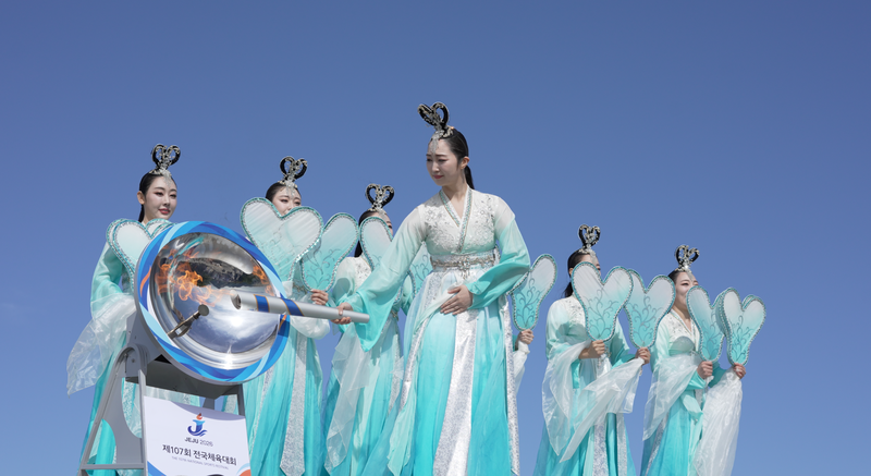 3일 강화도 마니산에서 제107회 전국체육대회 성화 채화 의식이 진행되고 있다. 이날 채화된 성화는 추자도·비양도·가파도·마라도·우도 특별봉송과 제주돌문화공원 특별 채화·합화를 거쳐 14일부터 제주 전역 115개 구간을 달린다. 사진=제주특별자치도