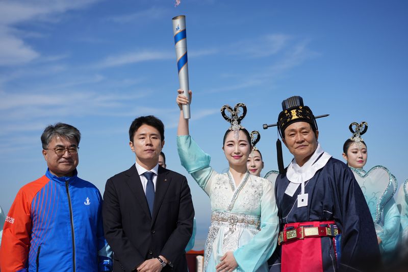 3일 강화도 마니산에서 제107회 전국체육대회 성화 채화 행사가 진행되고 있다. 성화는 오는 16일 제주월드컵경기장에 도착해 전국체전 개회식 성화대를 밝힌다. 사진=제주특별자치도