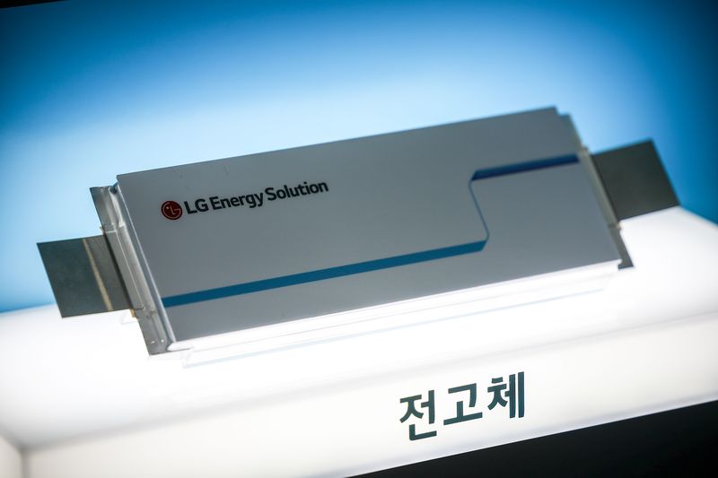 [서울=뉴시스] 정병혁 기자 = 지난 3월11일 서울 강남구 코엑스에서 열린 인터배터리 2026에서 LG에너지솔루션의 전고체가 전시되어 있다. 2026.03.11. jhope@newsis.com