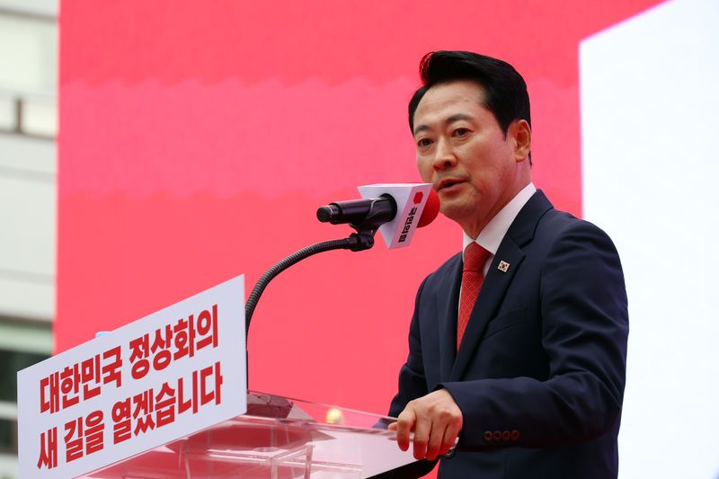 장동혁 국민의힘 대표가 3일 서울 숭례문 앞에서 열린 민생회복-안보수호 국민대회에서 연설하고 있다. 뉴시스
