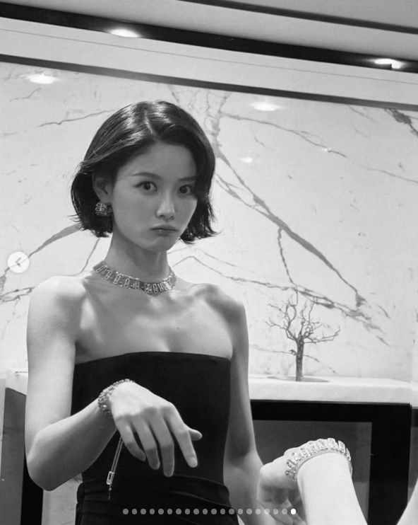 김유정, 할리우드 배우 같네…고혹적인 섹시미