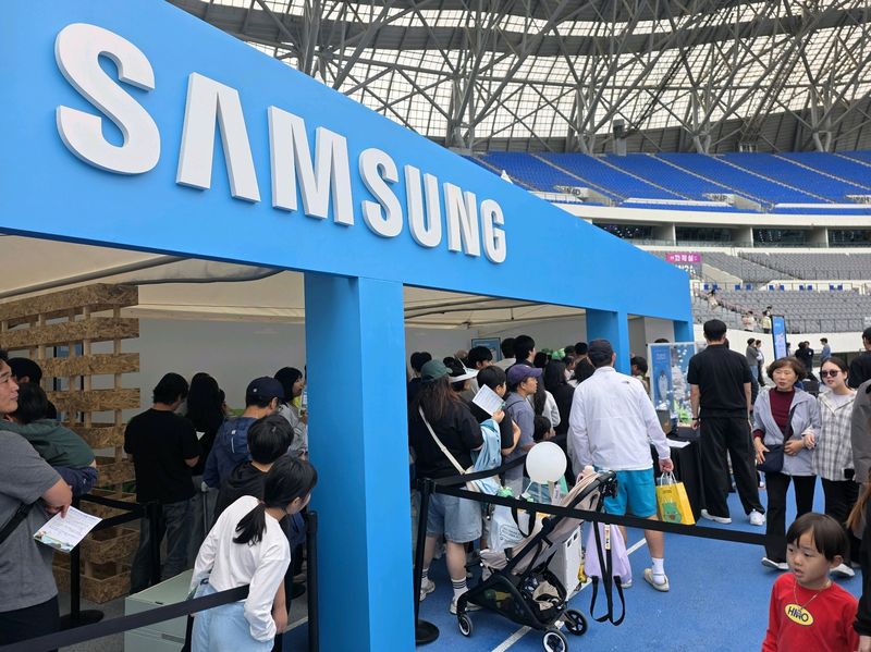 '2026 용인 사이버 과학축제' 첫째 날인 3일, 삼성전자 부스에 청소년과 어린이 등 지역 주민 6000여 명이 방문했다. (삼성전자 제공)