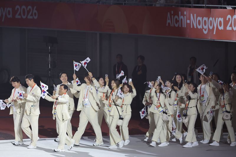대한민국 선수단이 4일 오후 일본 나고야 팔로마 미즈호 스타디움에서 열린 2026 아이치·나고야 아시안게임 폐회식에 입장하고 있다. 뉴스1