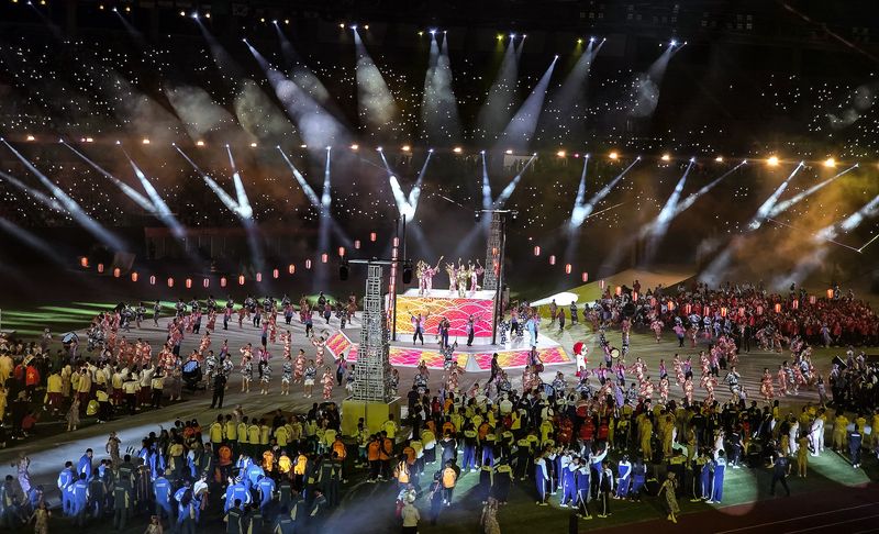 4일 일본 나고야 미즈호공원 육상경기장에서 열린 2026 아이치·나고야 아시안게임 폐회식에서 멋진 공연이 펼쳐지고 있다. 연합뉴스
