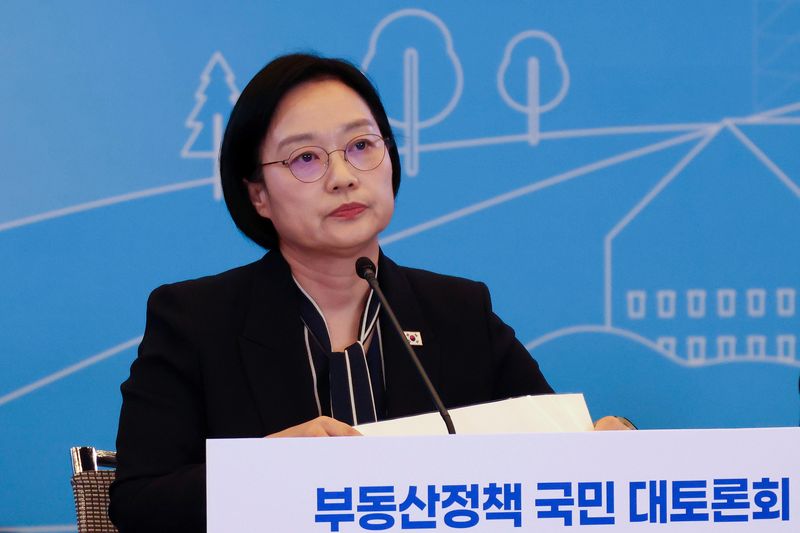 '똑순이' 한 총리, 추진력&middot;정무감각 호평…'인사&middot;부동산&middot;경찰개혁' 과제
