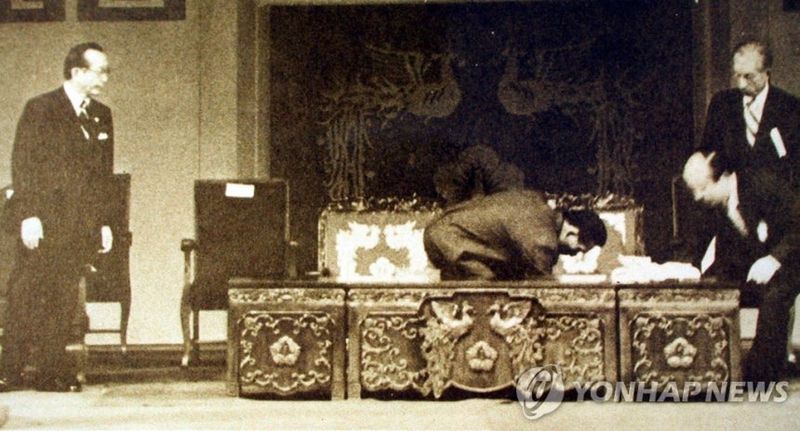 박정희 대통령 저격사건 1974년 8월 15일 문세광이 국립극장서 열린 광복 29주년 기념식서 박정희 전대통령을 저격, 육영수 여사가 피격 사망한 사건. 2005.1.20 (서울=연합뉴스)