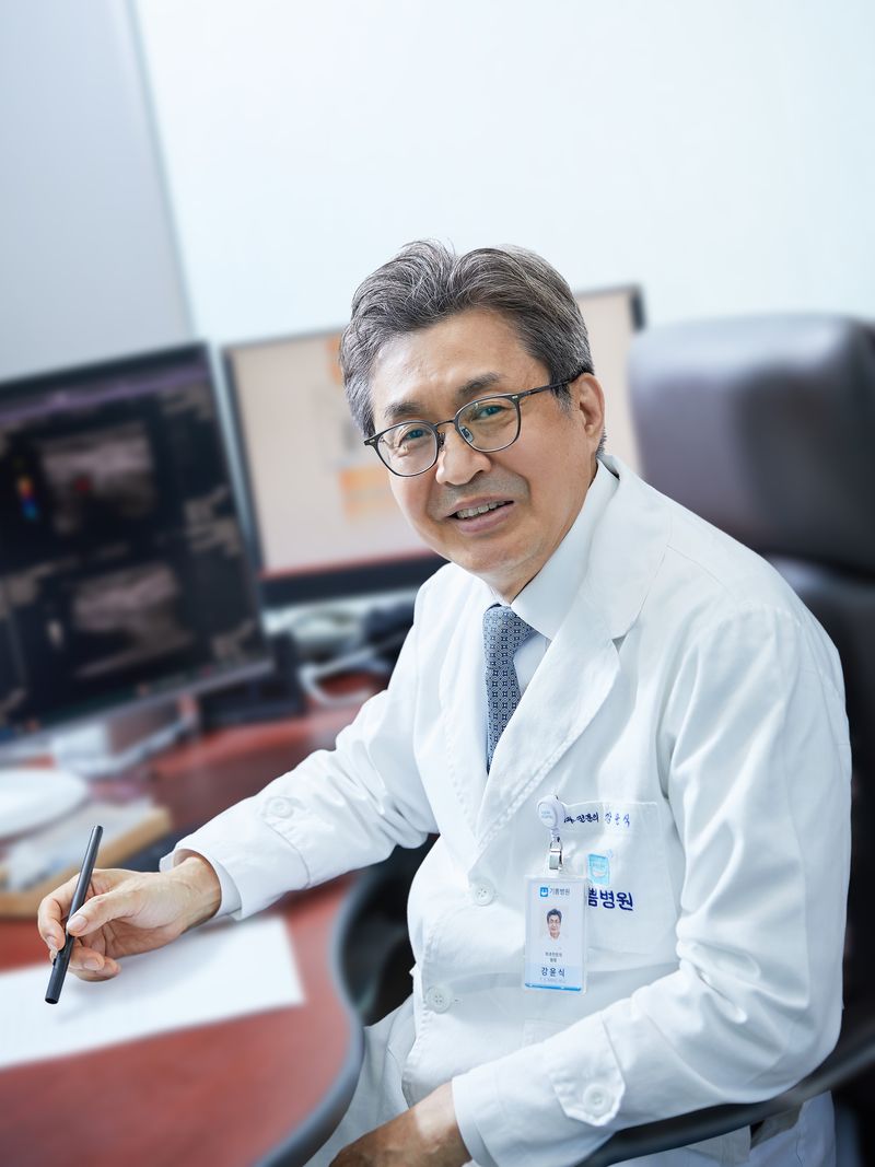 환자였던 미군 군의관의 추천…미군 강단에 선 강윤식 원장
