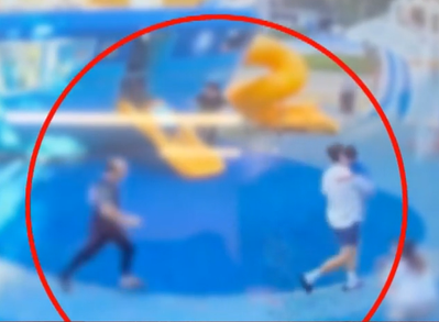 지난 8월 25일 경북 포항의 한 아파트 단지 내 놀이터에서 한 남성이 21개월 아이를 안고 있는 A씨를 뒤쫓아가고 있는 모습./사진=JTBC '사건반장' 캡처