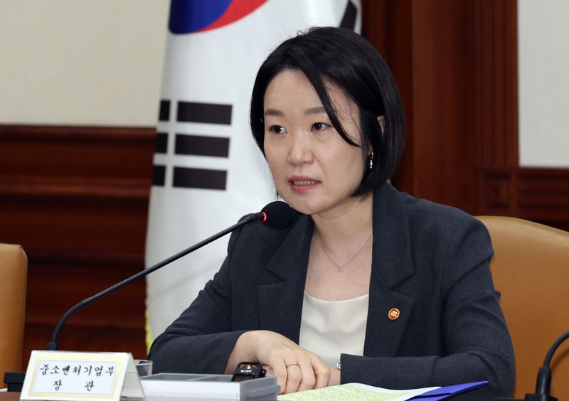 이소영 중소벤처기업부 장관이 지난 1일 정부서울청사에서 열린 비상경제본부 회의 겸 경제장관회의에서 온누리상품권과 관련한 발언을 하고 있다. 뉴스1