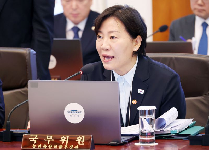 송미령 농림축산식품부 장관이 6일 청와대에서 열린 국무회의에서 이재명 대통령의 질의에 답하고 있다. 청와대통신사진기자단