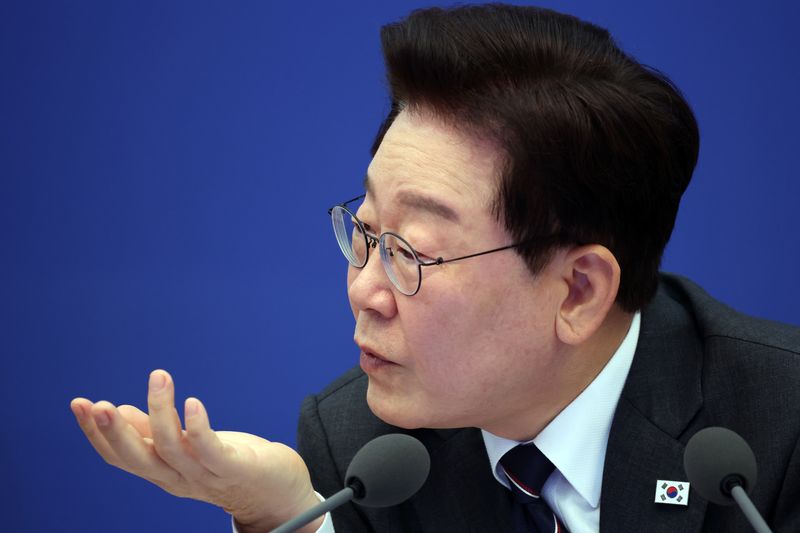 발언하는 이재명 대통령 (서울=연합뉴스) 신준희 기자 = 이재명 대통령이 6일 청와대에서 열린 국무회의에서 발언하고 있다. 2026.10.6 hama@yna.co.kr (끝)