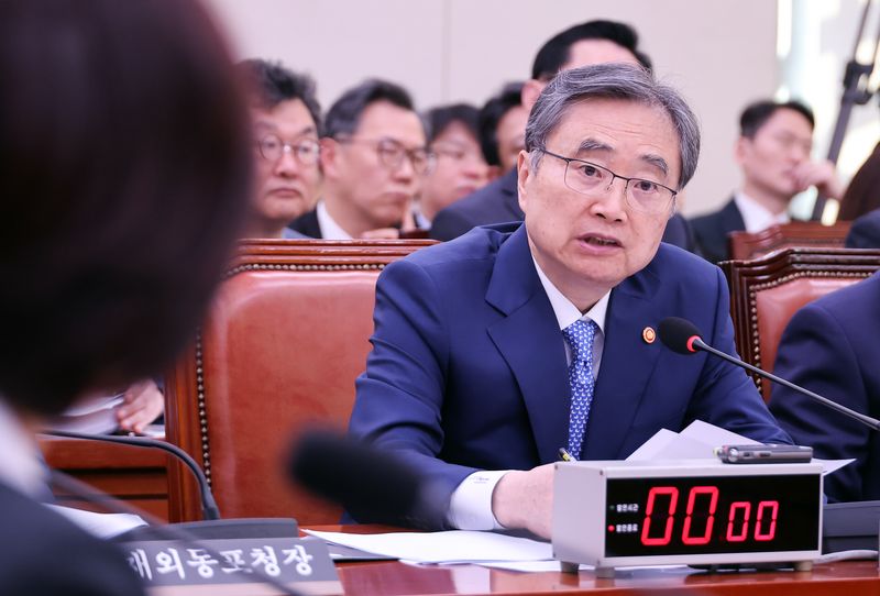 강경화&middot;정동영&middot;조현 '엇갈린 시선'..한미 정보공유 제한 장기화