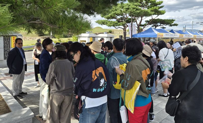 [창녕=뉴시스] 안지율 기자 = 답사 프로그램 송현이와 함께하는 창녕투어 참가자들. (사진= 창녕군 제공) 2026.10.06. photo@newsis.com *재판매 및 DB 금지