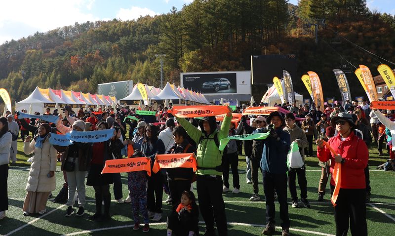 지난해 열린 '운탄고도 소원의 길 트레킹'. 강원랜드 제공