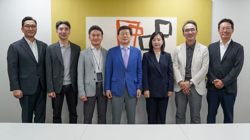 한국민간금융개혁위원회 7차 정례회의가 지난 2일 서울 강남구 파이낸셜뉴스 본사에서 열렸다. 왼쪽부터 구민우 한림대 겸임교수, 강형구 한양대 교수, 황세운 자본시장연구원 선임연구위원, 남주하 서강대학교 경제학부 명예교수, 안수현 한국외대 법학전문대학원장, 배현기 웰스가이드 대표, 김준홍 페어스퀘어랩 대표. 사진=박문수 기자